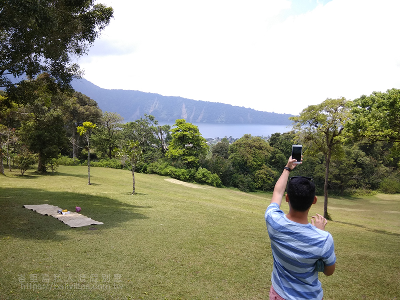 欣賞布拉坦湖景點