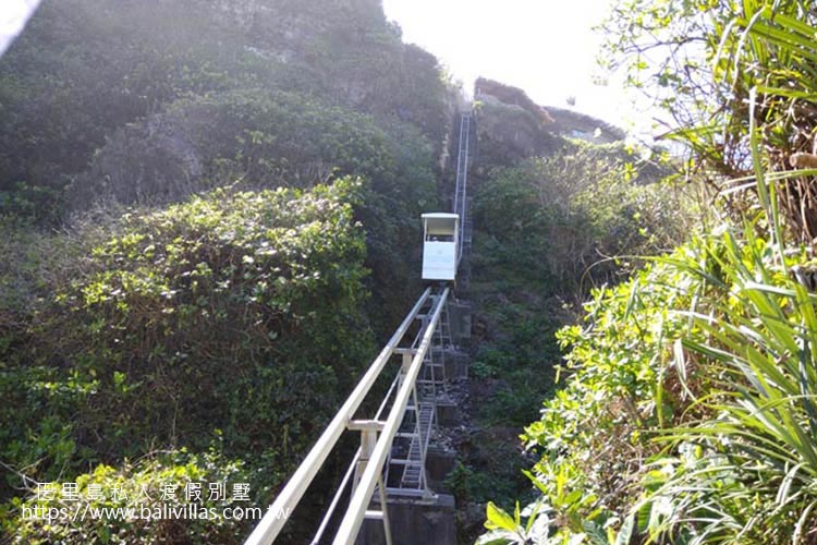 蠻長的坡度 售票口 峇里島星期天俱樂部 烏魯瓦圖 巴里島 巴厘島 Villa 自由行 旅遊